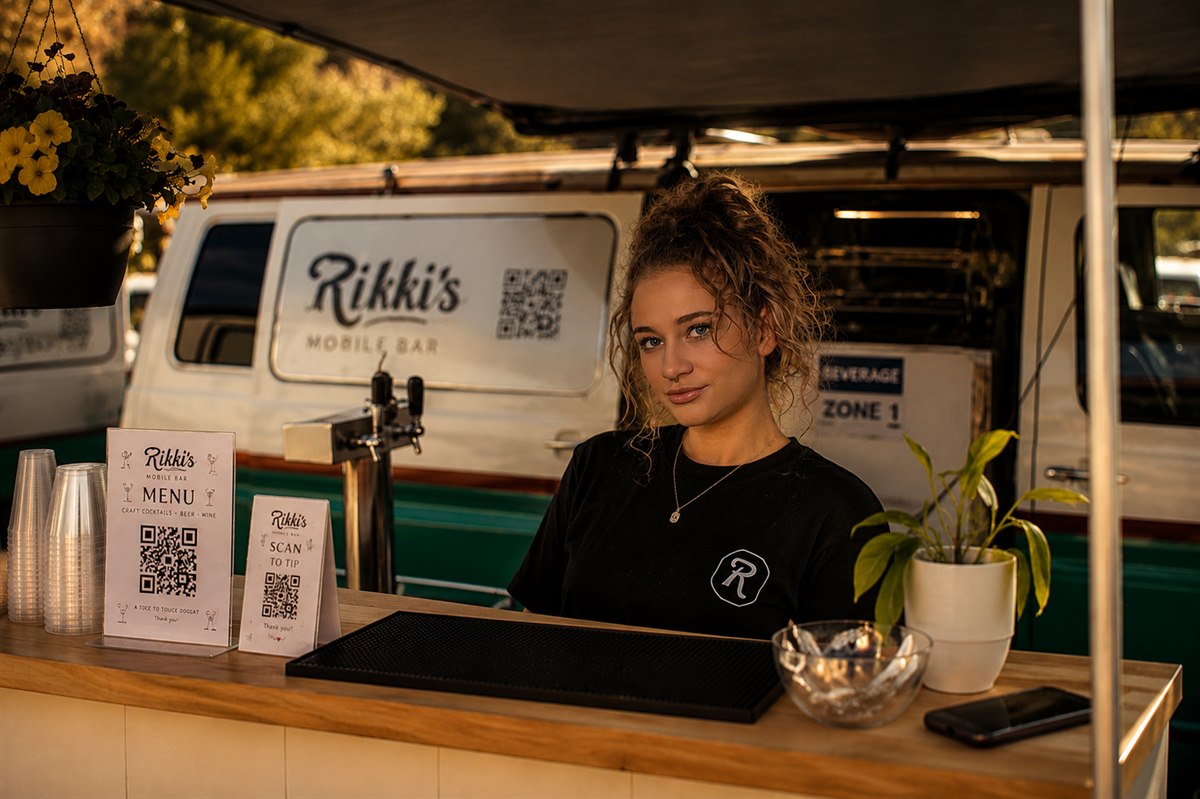 Rikki's Mobile Bar team member behind the vintage bar setup